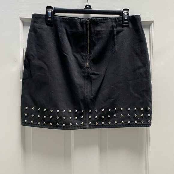 NEW! Studded black skirt - Picture 4 of 5